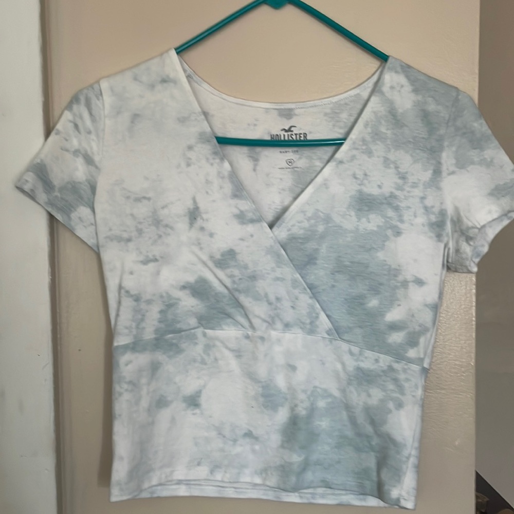 New with tags Hollister baby tee size medium